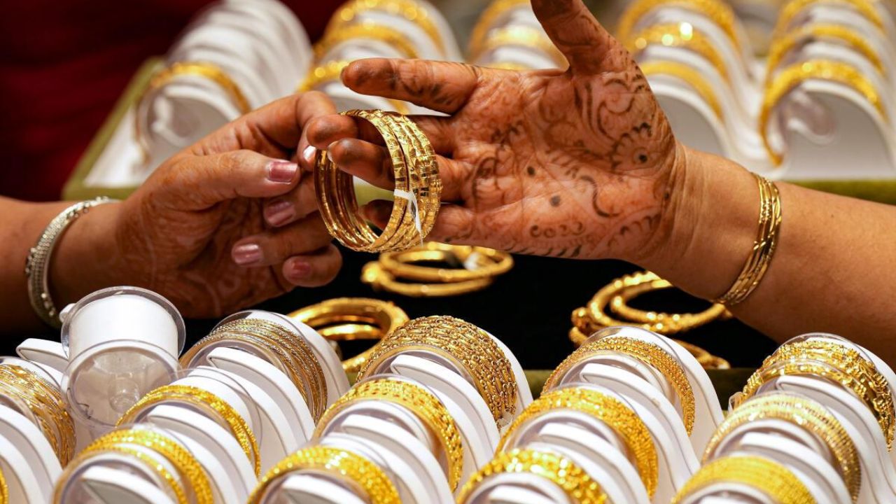 தங்கம் விலை சற்றே குறைந்தது.. எவ்வளவு தெரியுமா?
