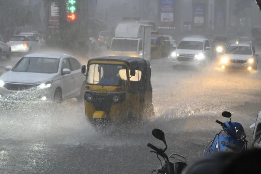 கொட்டித் தீர்க்கப்போகும் கனமழை.. 4 மாவட்டங்களுக்கு எச்சரிக்கை!
