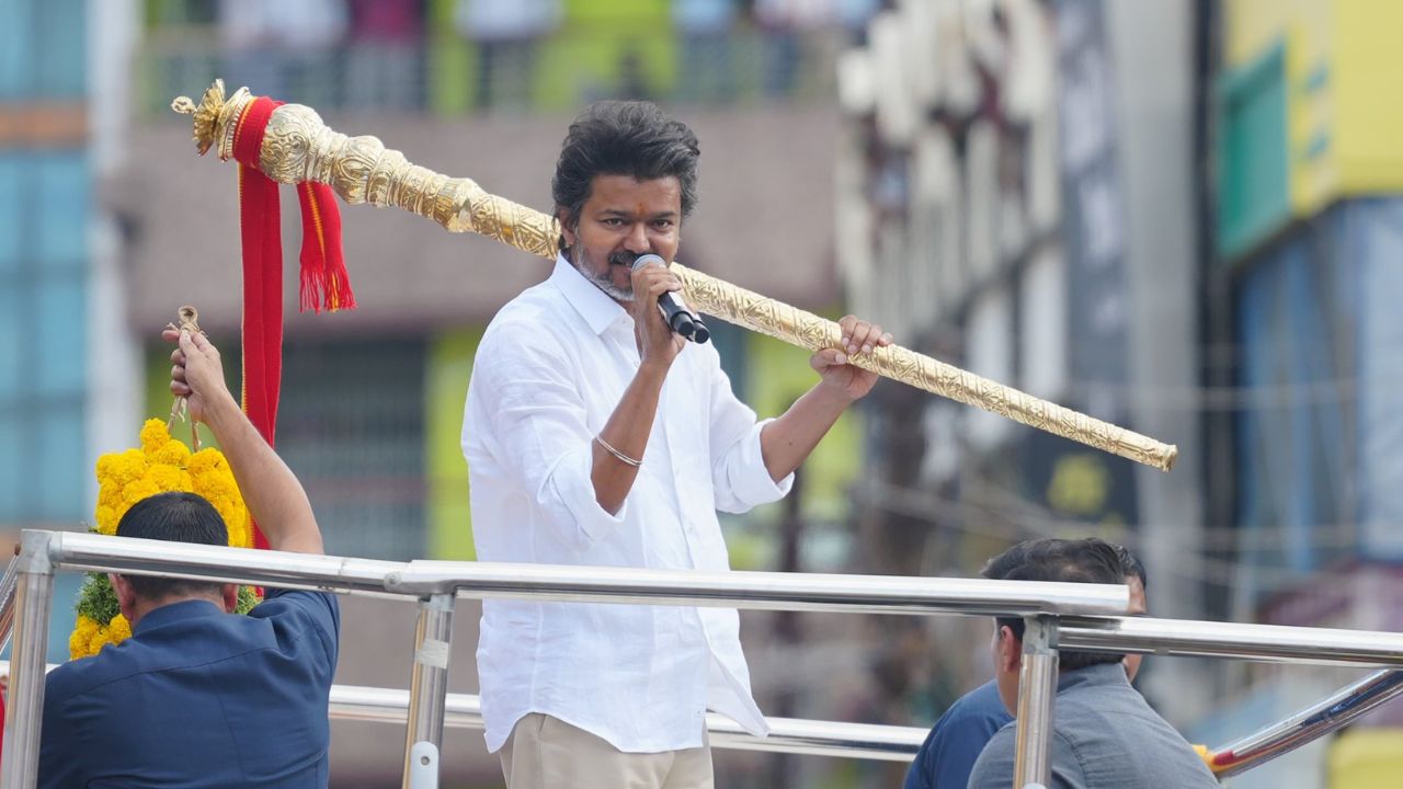 திமுக தேர்தல் அறிக்கை.. சொன்னாங்களே செஞ்சாங்களா?- விஜய்யின் அடுக்கடுக்கான குற்றச்சாட்டுகள்!