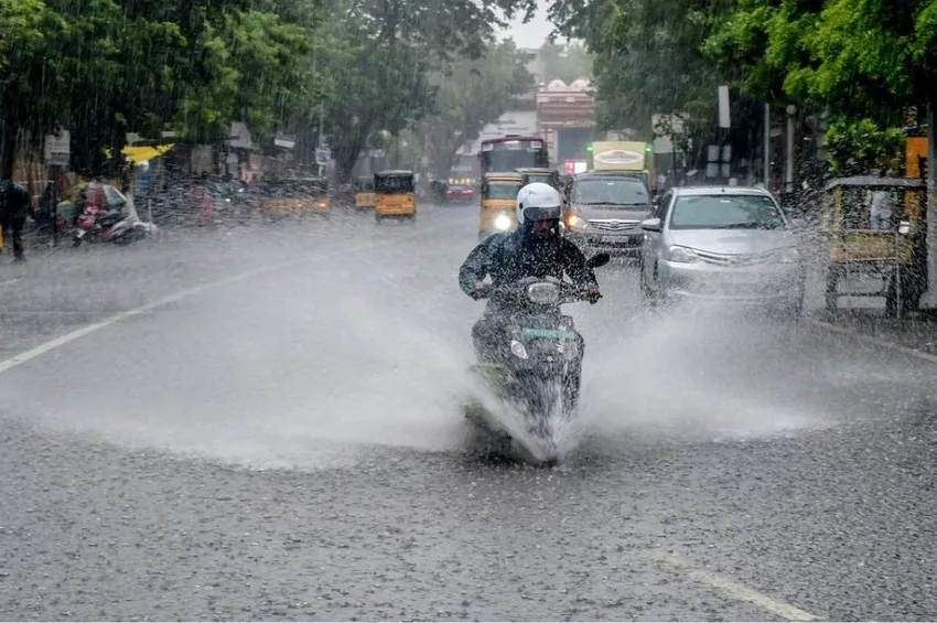 Heavy Rain: தமிழகத்தில் இன்று 4 மாவட்டங்களில் கனமழை பெய்யக்கூடும்!