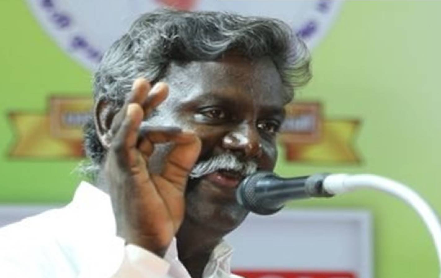 நடிகர் விஜய்க்காகப் பால் விநியோகத்தை தடுத்த போலீஸ் - நடவடிக்கை எடுக்கக் கோரி பால் முகவர்கள் சங்கம் புகார்!