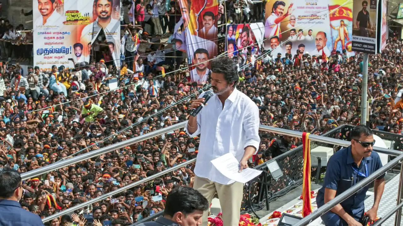 விஜய் வேண்டுமென்றே தாமதமாக வந்தார்.. எஃப்ஐஆரில் அதிர்ச்சி தகவல்!