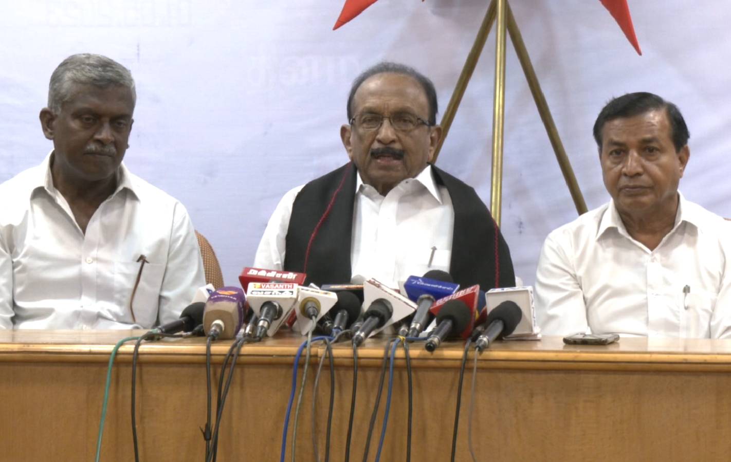 கரூர் சோகத்துக்கு தவெக நிர்வாகிகள் குளறுபடியே காரணம் - வைகோ குற்றச்சாட்டு! 