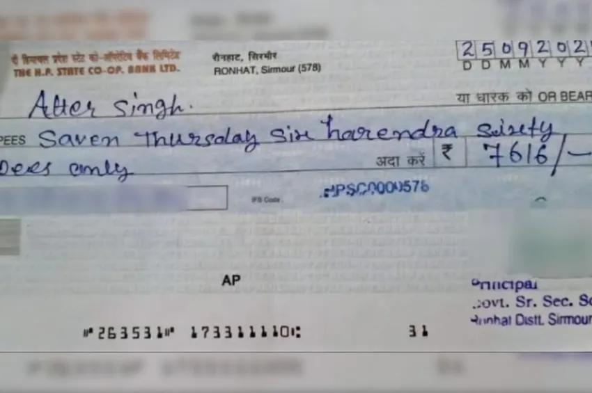 'Saven Thursday Harendra': தலைமையாசிரியர் கையெழுத்திட்ட காசோலையில் எழுத்துப் பிழை.. சமூக வலைதளங்களில் கேலி!