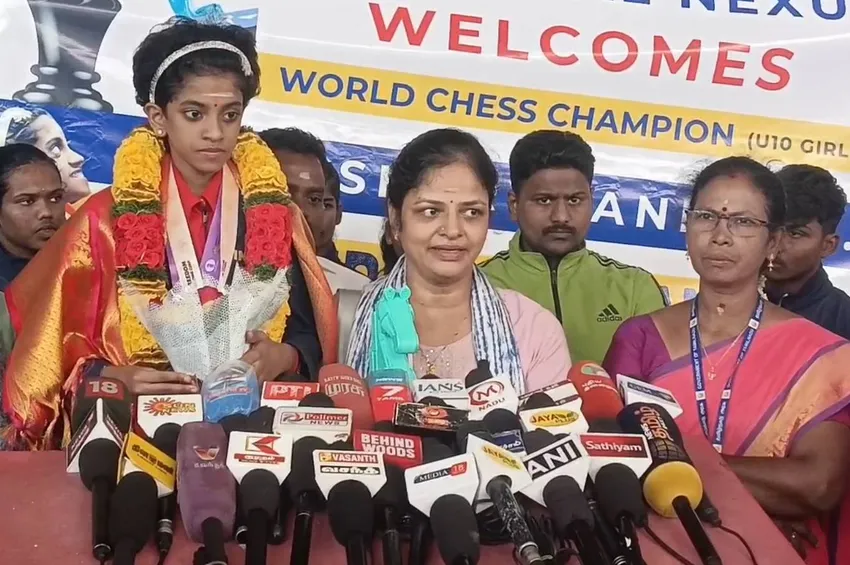 கஜகஸ்தானில் சாம்பியன் பட்டம்.. உலக செஸ் சாம்பியன் ஷர்வானிகாவுக்கு பிரம்மாண்ட வரவேற்பு!