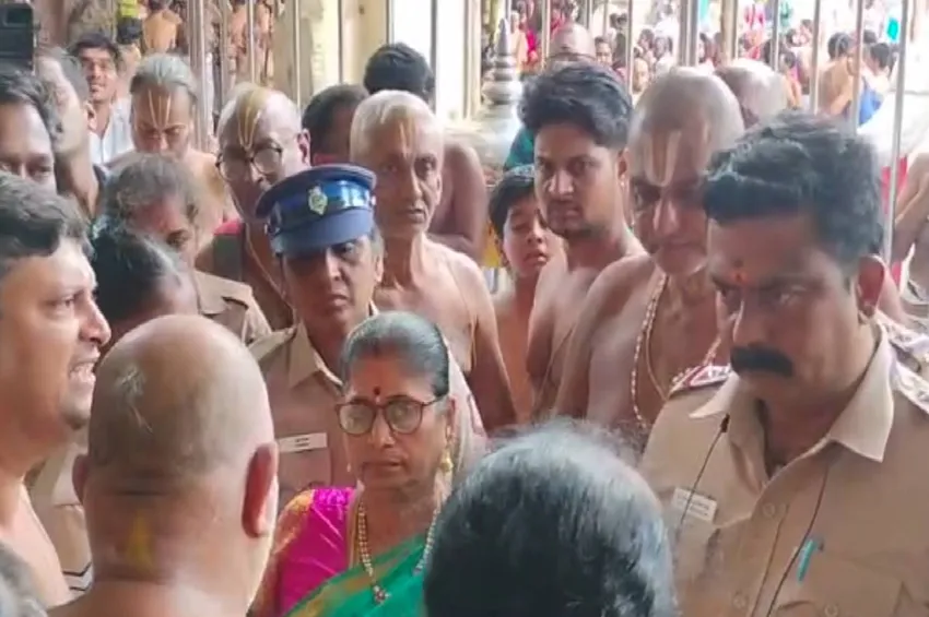 காஞ்சிபுரம் வரதராஜர் கோவில் தகராறு: வடகலை பிரிவினரை கோவில் E.O. தாக்கியதாகப் புகார்!
