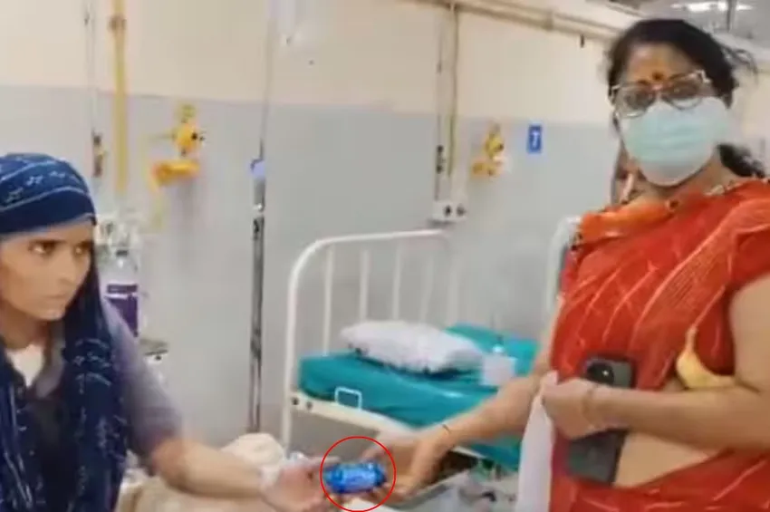 Viral Video: போட்டோ எடுத்தவுடன் கொடுத்த பிஸ்கட்டை பறித்த பாஜக பெண் தொண்டர்!