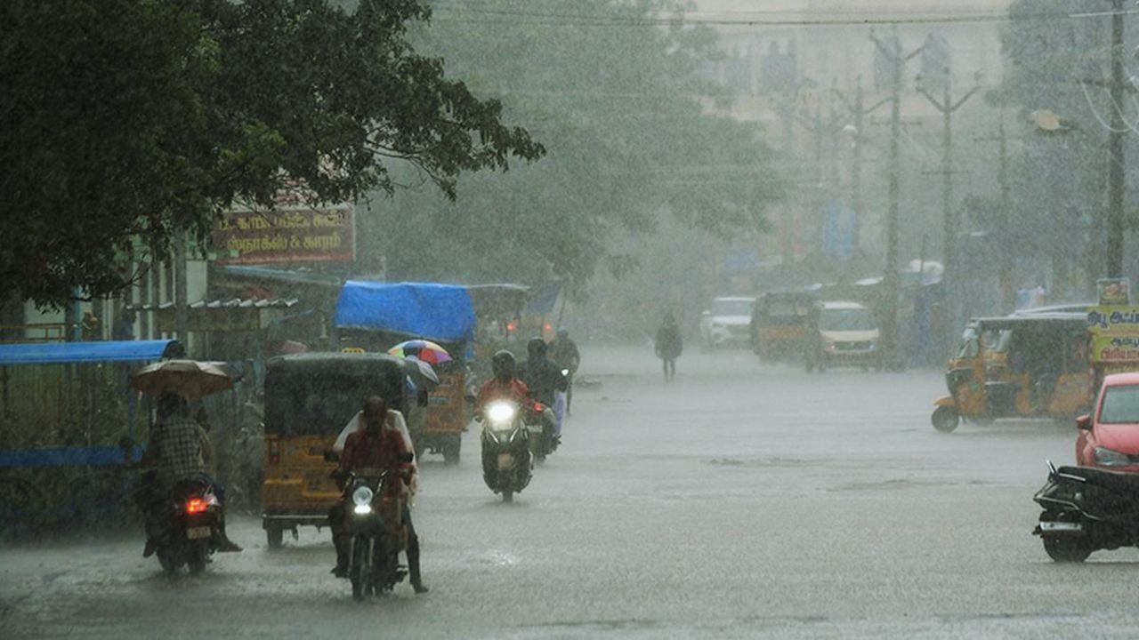 கொட்டித் தீர்க்கப்போகும் கனமழை.. 8 மாவட்டங்களுக்கு எச்சரிக்கை!
