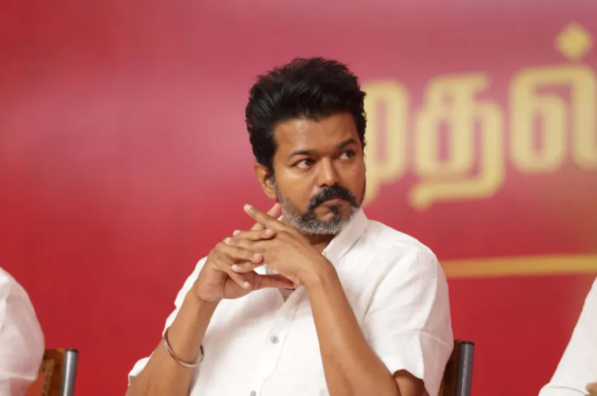 கரூர் உயிரிழப்பு: பாதிக்கப்பட்ட குடும்பத்தினரை நேரில் சந்திக்க அனுமதி கோரி தவெக சார்பில் டிஜிபிக்குக் கடிதம்!