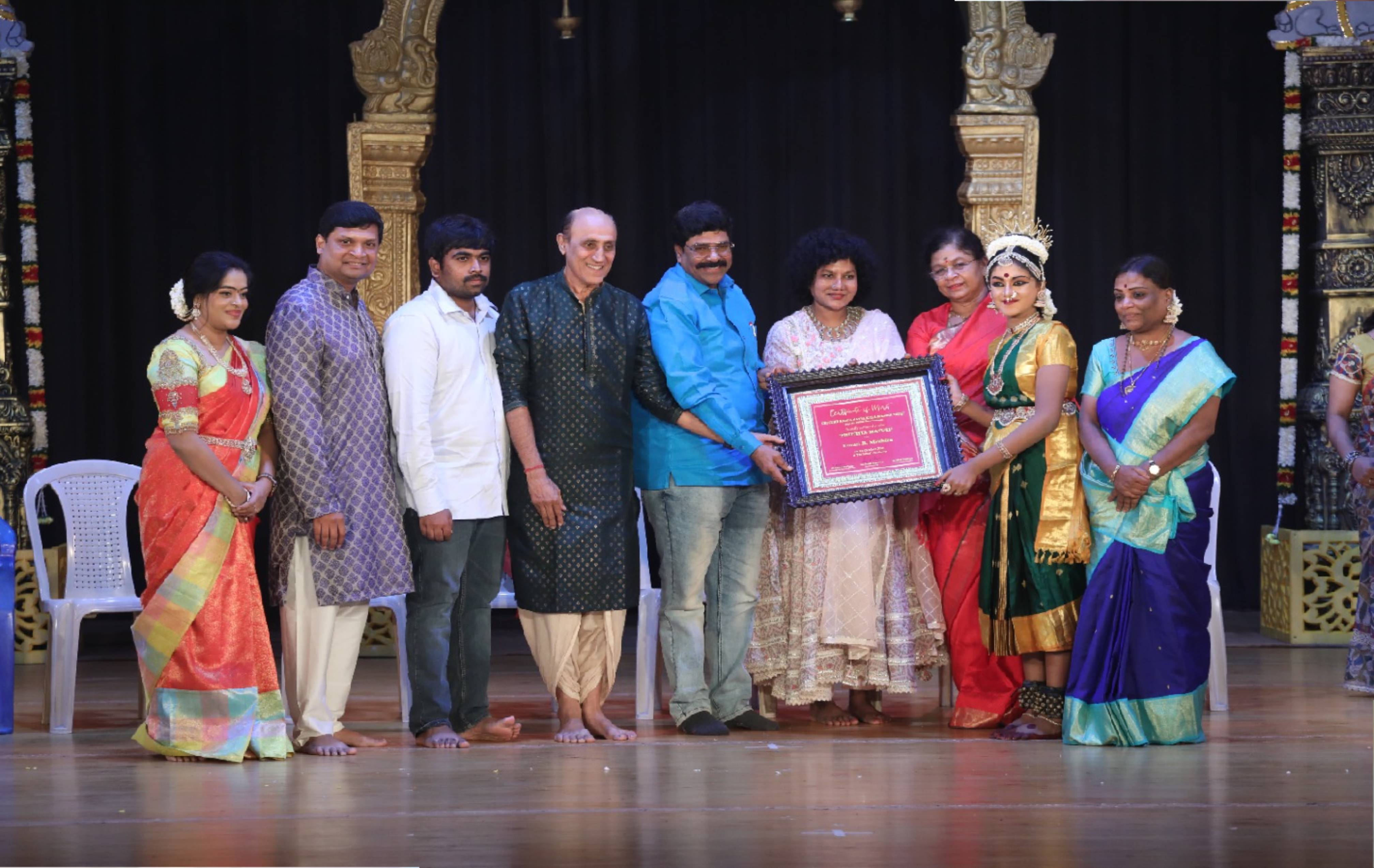 தி மியூசிக் அகாடமி விழா.. இளம் பரதக் கலைஞர் மிருதிகாவுக்கு 'நிருத்ய மயூரி' விருது!