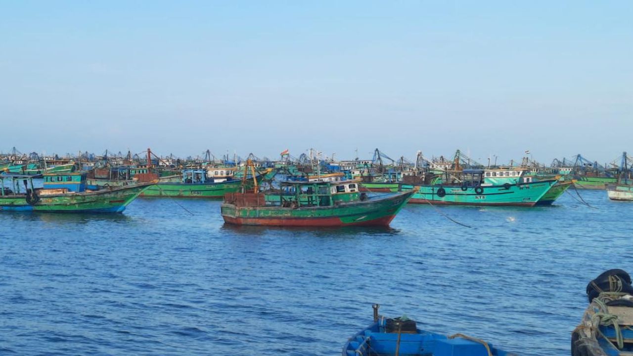 இலங்கை சிறையில் 30 தமிழர்கள்.. ராமேஸ்வரம் மீனவர்கள் காலவரையற்ற வேலை நிறுத்தம்!