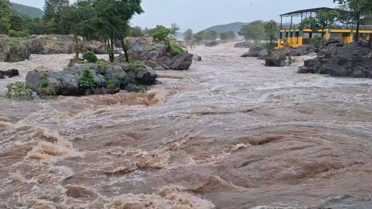 காவிரி நீர்ப்பிடிப்பு பகுதிகளில் கனமழை.. ஒகேனக்கல்லில் நீர்வரத்து அதிகரிப்பு!