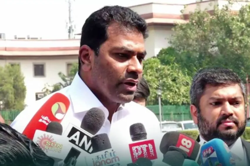 கரூர் கூட்ட நெரிசல் சம்பவம்: தவெகவை முடக்க திமுக முயற்சி- ஆதவ் அர்ஜுனா குற்றச்சாட்டு!