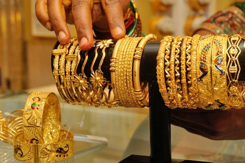 தங்கம் விலை ஒரே நாளில் இருமுறை உயர்வு.. வாடிக்கையாளர்கள் அதிர்ச்சி!