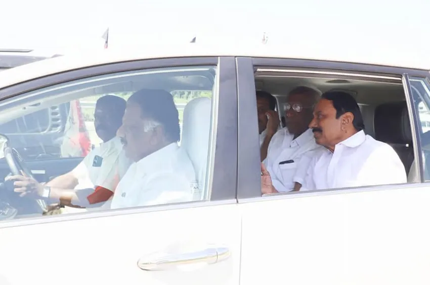 அதிமுக அரசியலில் பரபரப்பு: ஓபிஎஸ்-ஸுடன் ஒரே காரில் செங்கோட்டையன் பயணம்!
