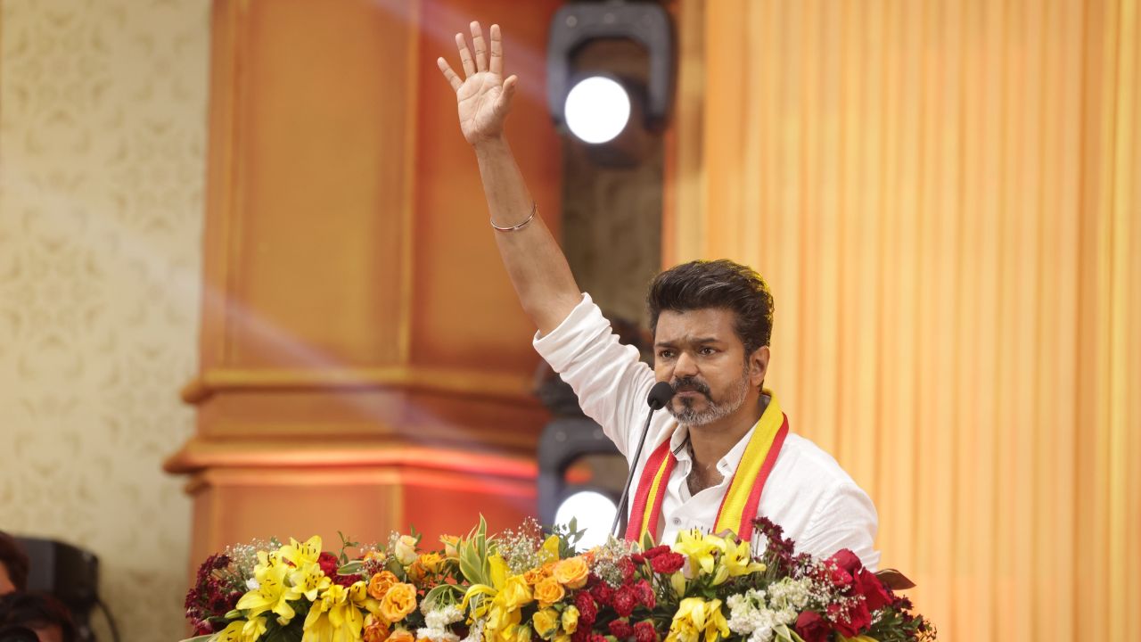 ஜனநாயக உரிமையைக் கேள்விக்கு உள்ளாக்கும் SIR- விஜய் கண்டனம்!