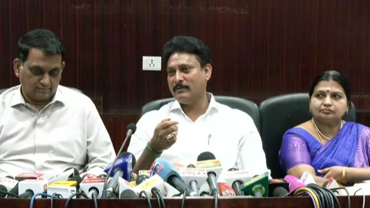 மாணவர்களே தயாராகுங்கள்.. 10 மற்றும் 12 ஆம் வகுப்பு பொதுத்தேர்வு அட்டவணை வெளியீடு!