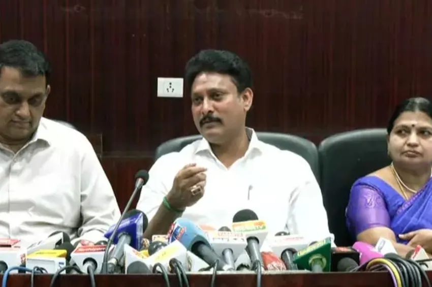 மாணவர்களே தயாராகுங்கள்.. 10 மற்றும் 12 ஆம் வகுப்பு பொதுத்தேர்வு அட்டவணை வெளியீடு!