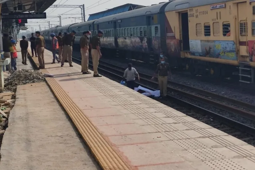 உத்தரப் பிரதேசத்தில் ரயில் விபத்து: தண்டவாளத்தைக் கடக்க முயன்ற 4 பேர் பலி!