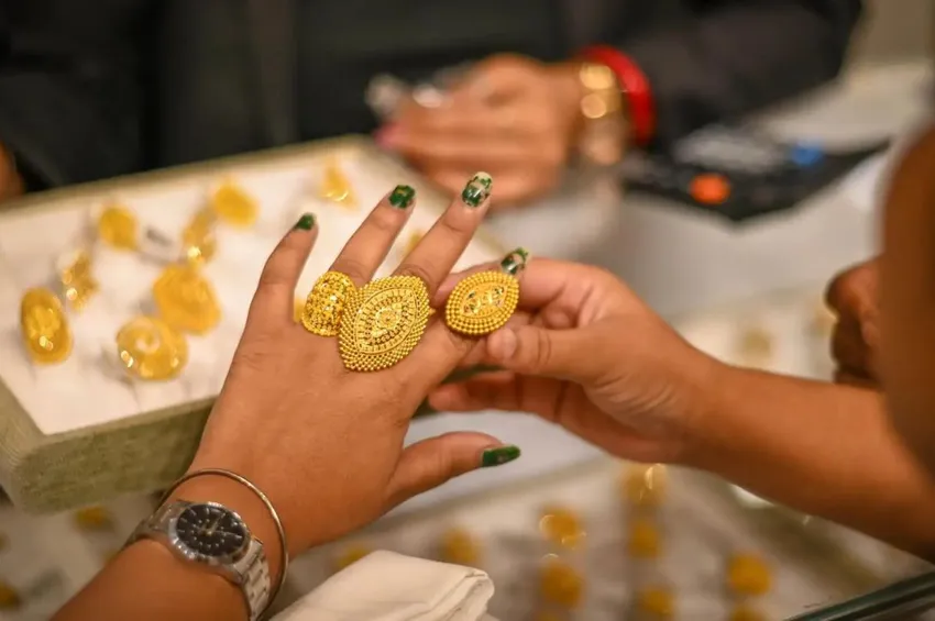 தங்கம் விலை ஒரே நாளில் இருமுறை உயர்வு.. வாடிக்கையாளர்கள் அதிர்ச்சி!