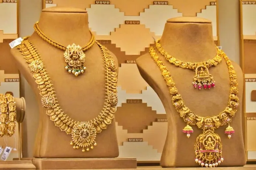 நகை பிரியர்களுக்கு குட் நியூஸ்.. அதிரடியாக குறைந்த தங்கம் விலை!