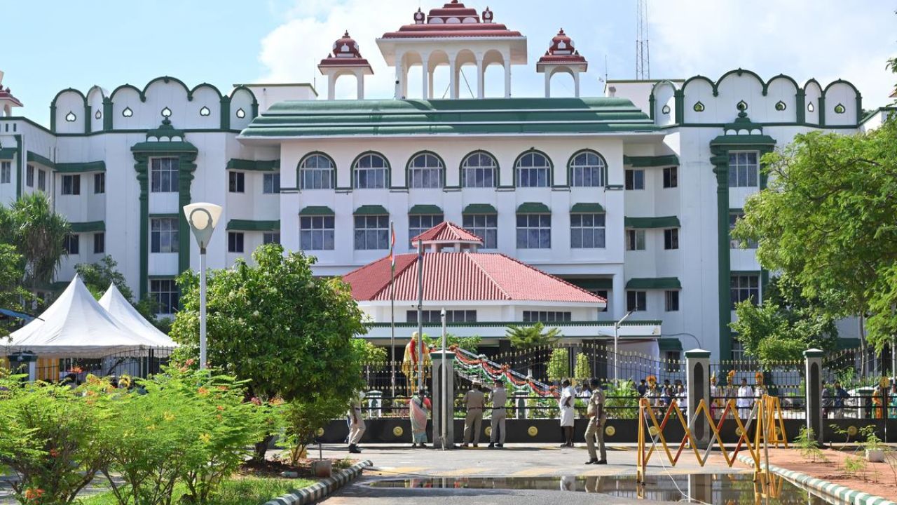 திருமணத்திற்கு முந்தைய நெருக்கம் தற்போது சர்வ சாதாரணமாக உள்ளது- உயர்நீதிமன்ற மதுரை கிளை