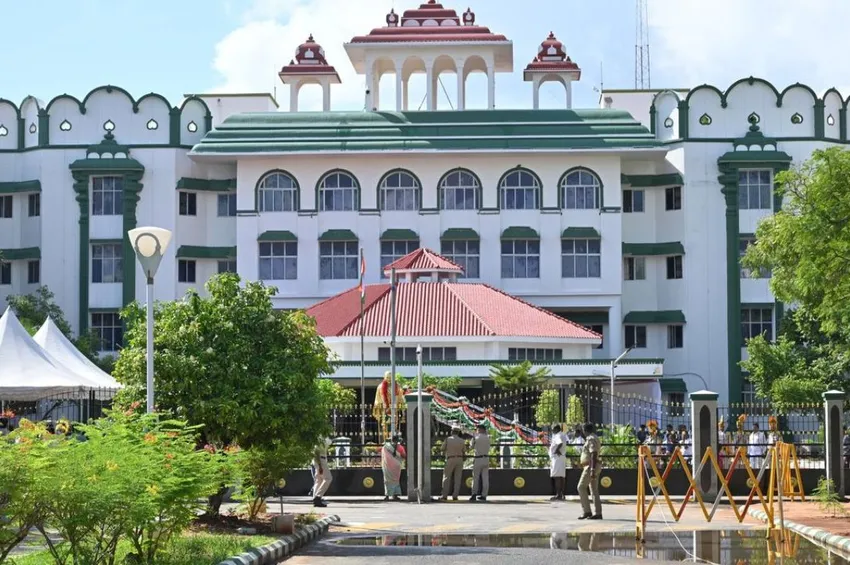 திருமணத்திற்கு முந்தைய நெருக்கம் தற்போது சர்வ சாதாரணமாக உள்ளது- உயர்நீதிமன்ற மதுரை கிளை