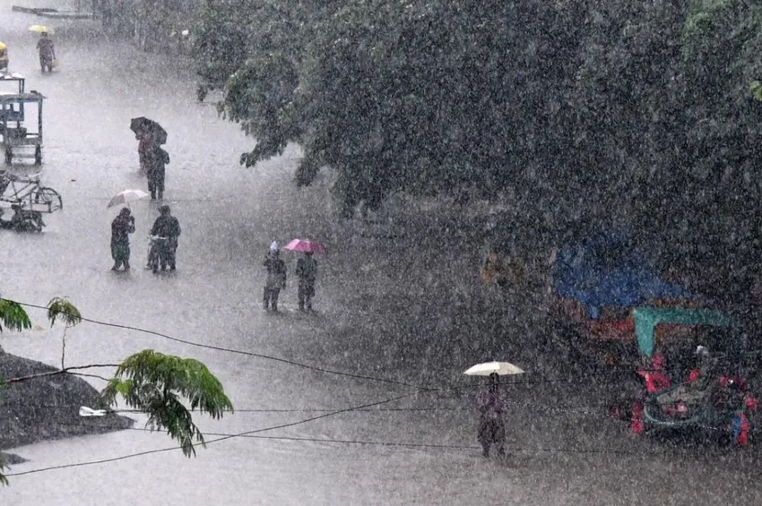கொட்டி தீர்க்கப்போகும் கனமழை.. 10 மாவட்டங்களுக்கு எச்சரிக்கை!