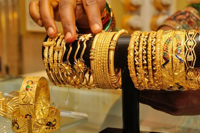 நகை பிரியர்களுக்கு குட் நியூஸ்.. தங்கம் விலை அதிரடி சரிவு!