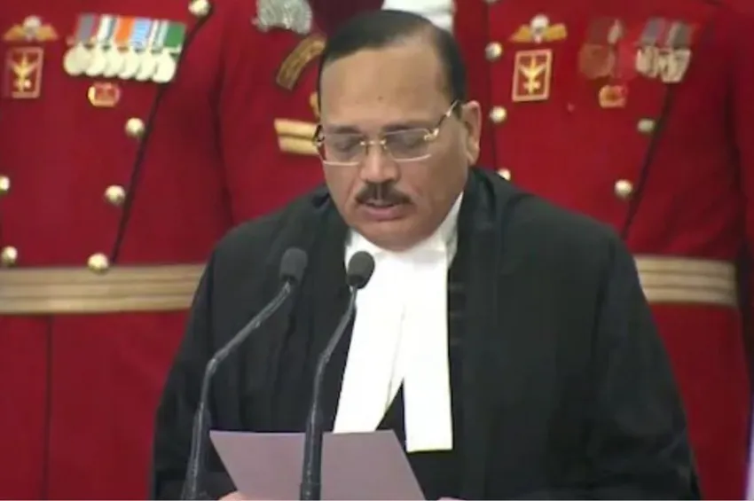 உச்சநீதிமன்றத்தின் 53வது தலைமை நீதிபதியாக சூர்ய காந்த் பதவியேற்பு!