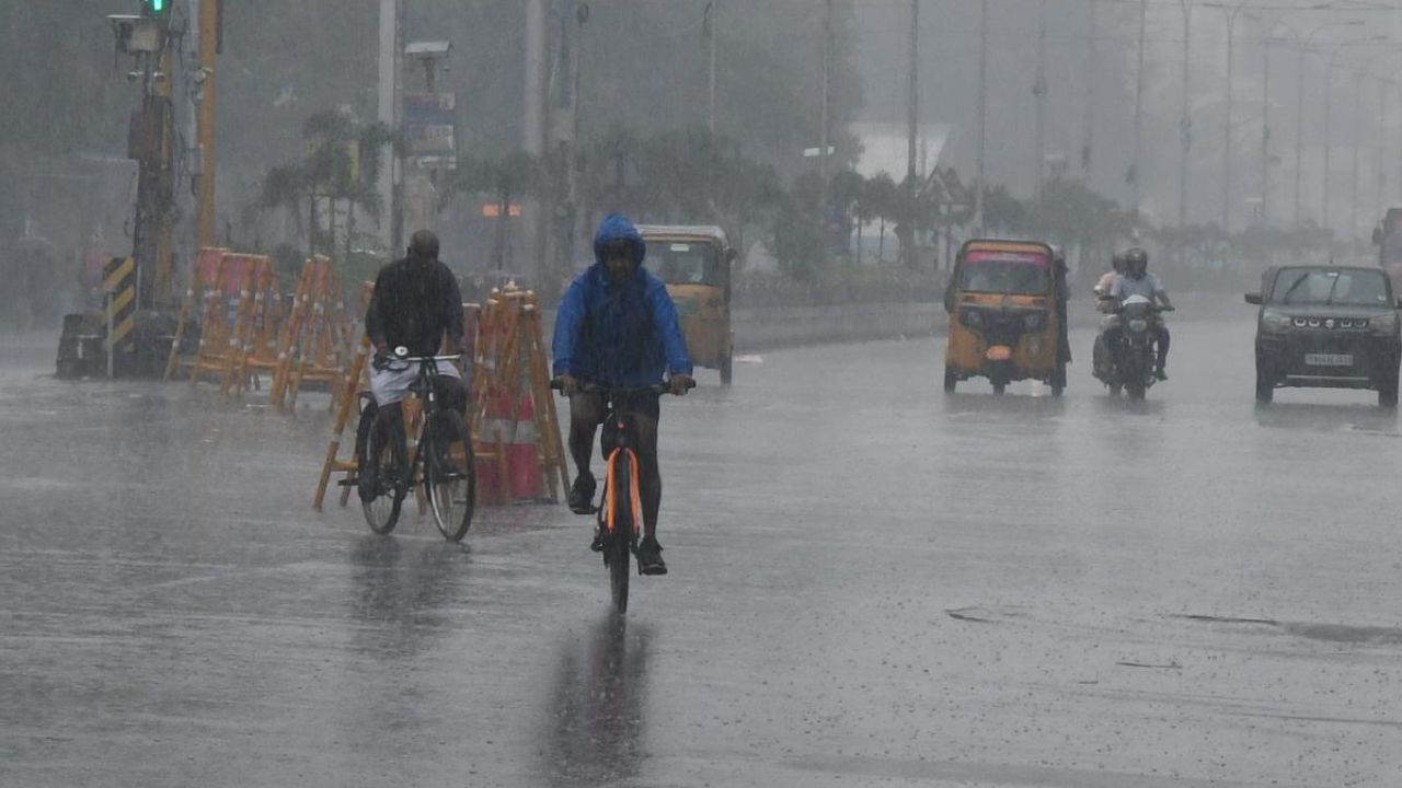 TN Weather: தமிழகத்தில் 4 மாவட்டங்களுக்கு கனமழை எச்சரிக்கை!