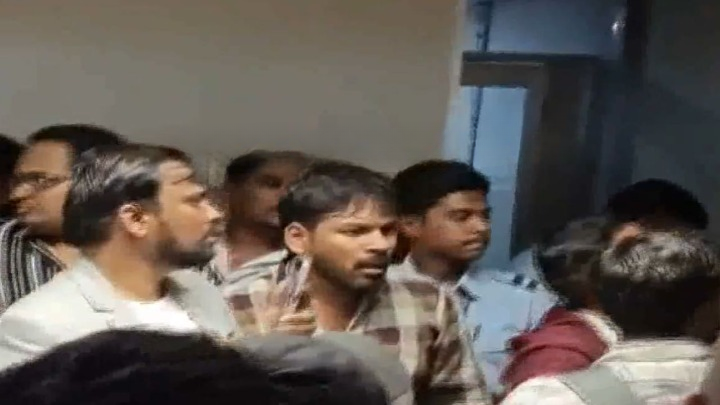 'டிட்வா' புயல் பாதிப்பு: கொழும்பு விமான நிலையத்தில் 150 தமிழர்கள் சிக்கி தவிப்பு!