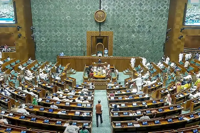 எஸ்ஐஆர் பணிகளுக்கு எதிர்ப்பு.. தொடங்கிய முதல் நாளே ஒத்திவைக்கப்பட்ட மக்களவை!