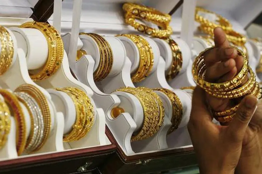 ரூ.12,000-ஐ கடந்த ஒரு கிராம் தங்கம் விலை.. வாடிக்கையாளர்கள் அதிர்ச்சி!