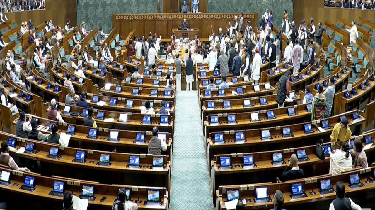 எதிர்க்கட்சிகள் தொடர் அமளி: இரண்டாவது நாளாக முடங்கியது நாடாளுமன்றம்!