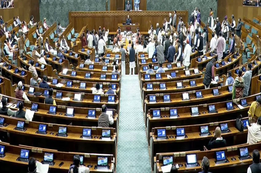 எதிர்க்கட்சிகள் தொடர் அமளி: இரண்டாவது நாளாக முடங்கியது நாடாளுமன்றம்!