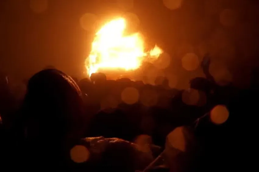 திருவண்ணாமலையில் 2,668 அடி மலை உச்சியில் மகாதீபம் ஏற்றம்!