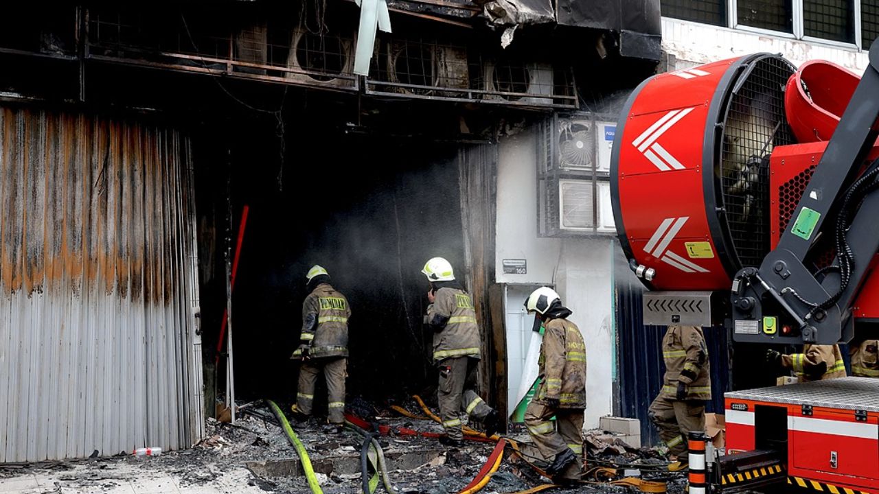 இந்தோனேசியா: அலுவலகக் கட்டடத் தீ விபத்தில் பலி எண்ணிக்கை 22 ஆக அதிகரிப்பு!