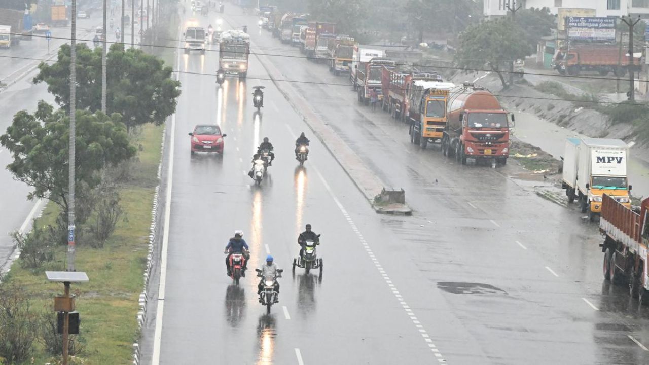 TN Weather: தமிழகத்தில் டிச.15 வரை மிதமான மழைக்கு வாய்ப்பு!