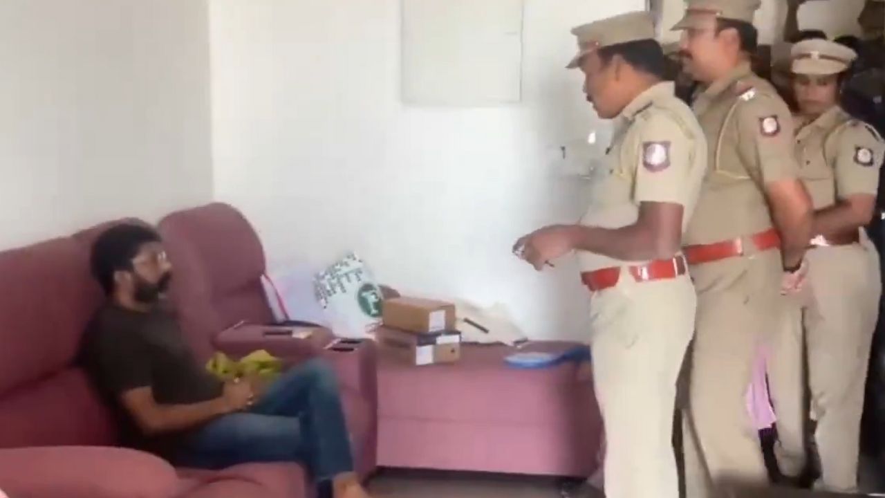 கதவை உடைத்து யூடியூபர் சவுக்கு சங்கரை கைது செய்த போலீசார்.. காரணம் என்ன? முழு தகவல்!