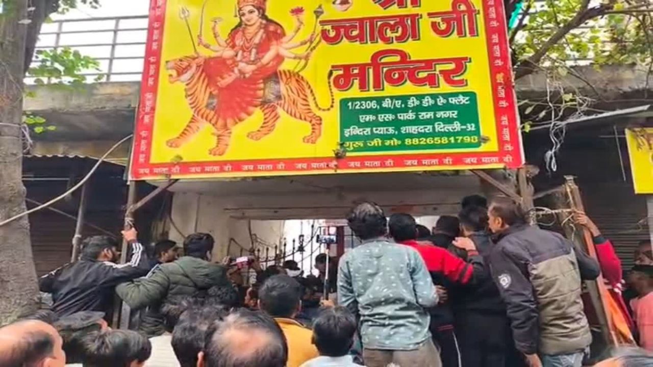 டெல்லியில் கோயிலுக்குள் நடந்த கொடூர சம்பவம்.. பெண் கைது!