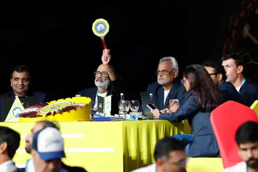 ஐ.பி.எல். மினி ஏலம்: ரூ.28.40 கோடிக்கு இளம் வீரர்களை தட்டிதூக்கிய சிஎஸ்கே!