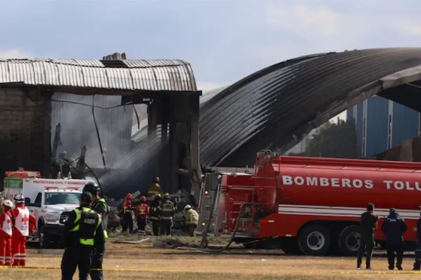 கட்டிடத்தில் மோதி விபத்துக்குள்ளான தனியார் விமானம்.. 7 பேர் உயிரிழந்த சோகம்!