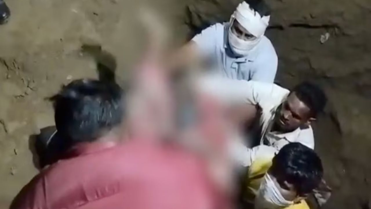 புர்கா அணியாததால் ஆத்திரம்: மனைவி மற்றும் 2 மகள்களைக் கொன்று வீட்டுக்குள் புதைத்த கணவன்!