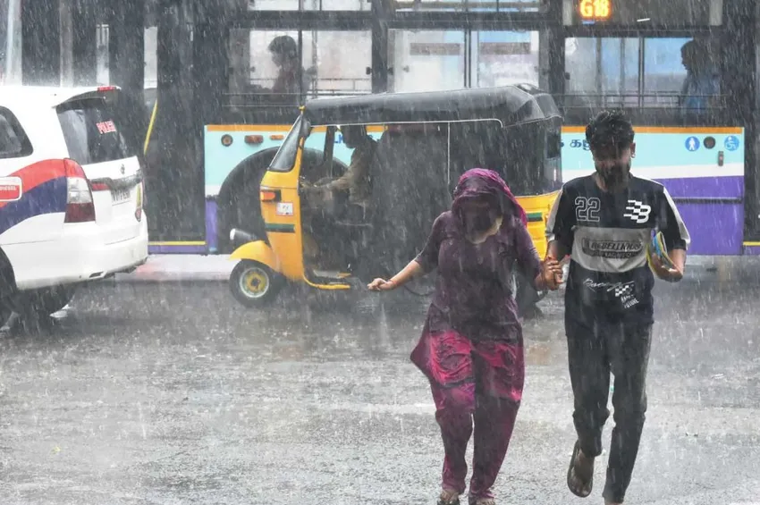 TN Weather: தென் தமிழகத்தில் நாளை மிதமான மழைக்கு வாய்ப்பு!