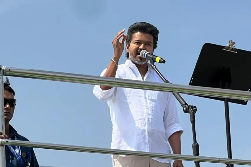 திமுக ஒரு தீயசக்தி; தவெக ஒரு தூயசக்தி.. ஈரோட்டில் அனல் பறந்த விஜய் பேச்சு!