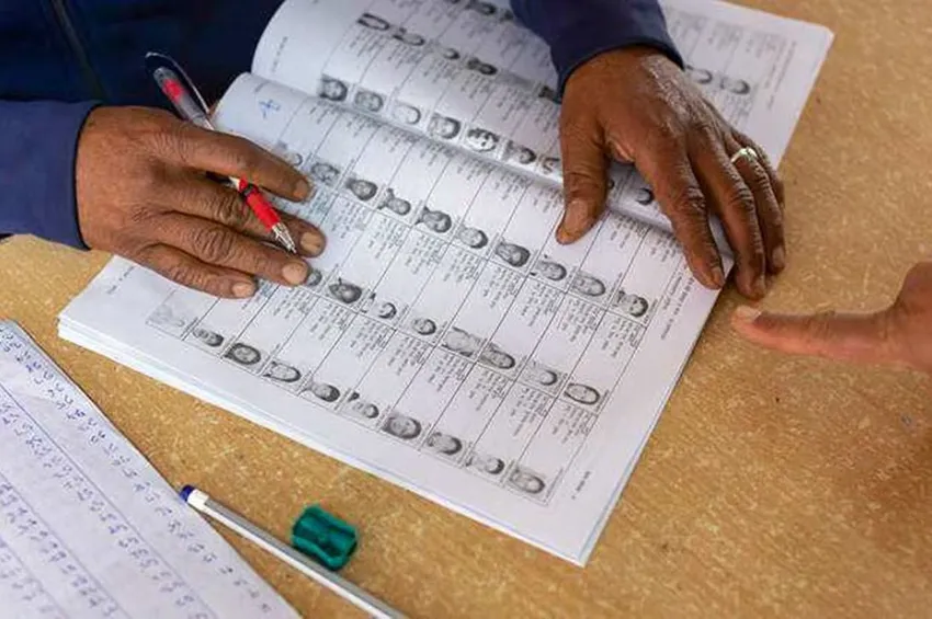 தமிழக வரைவு வாக்காளர் பட்டியல் வெளியீடு: எஸ்.ஐ.ஆர். பணிக்குப் பின் 97 லட்சம் வாக்காளர்கள் நீக்கம்! 