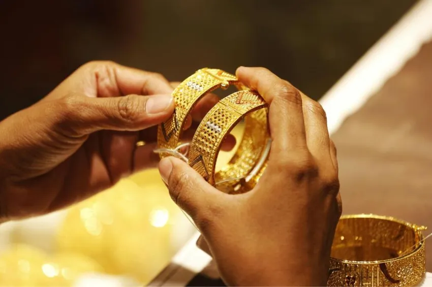 நகை பிரியர்களுக்கு குட் நியூஸ்... இரண்டாவது நாளாக குறைந்த தங்கம் விலை!