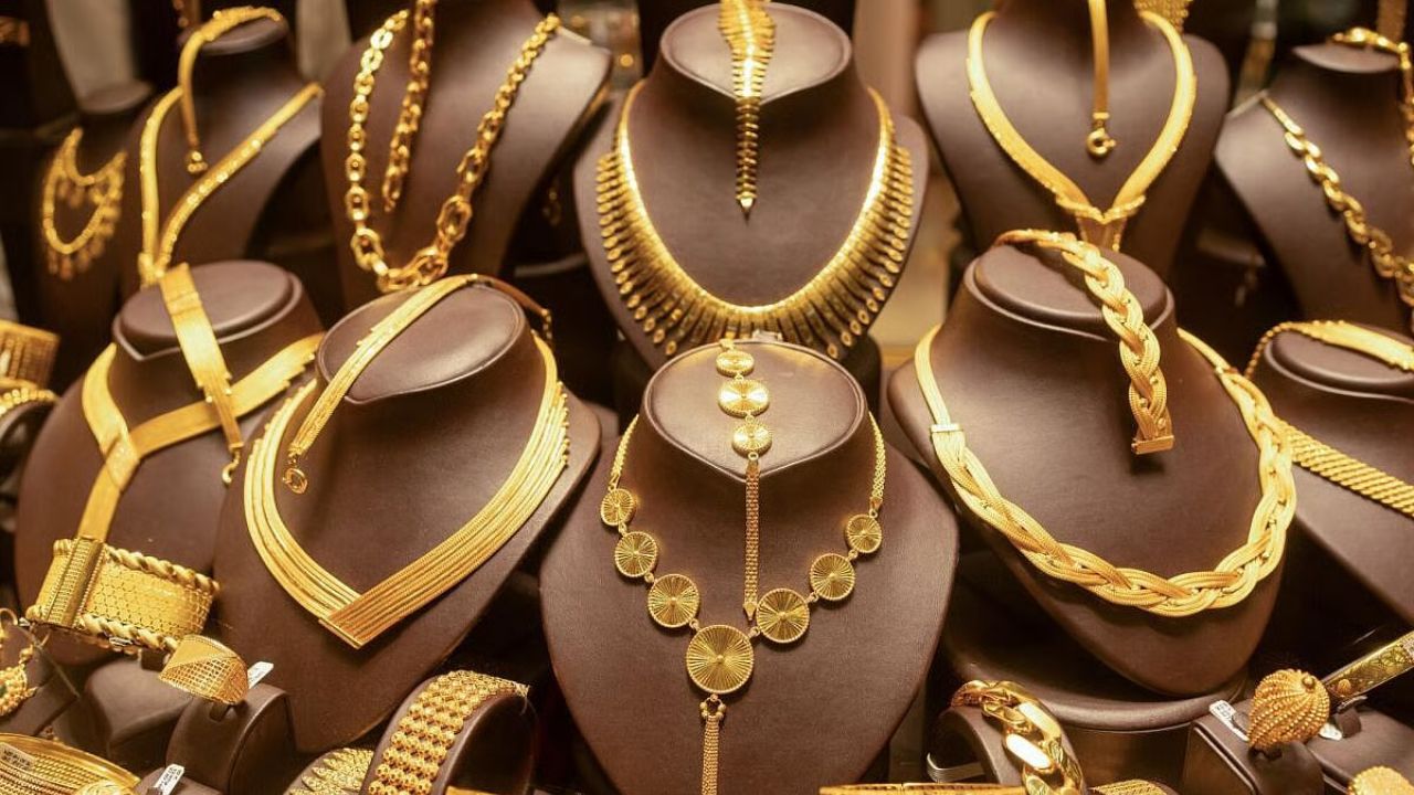 புத்தாண்டில் நல்ல செய்தி: தங்கம் விலை சவரனுக்கு ரூ.320 குறைவு!