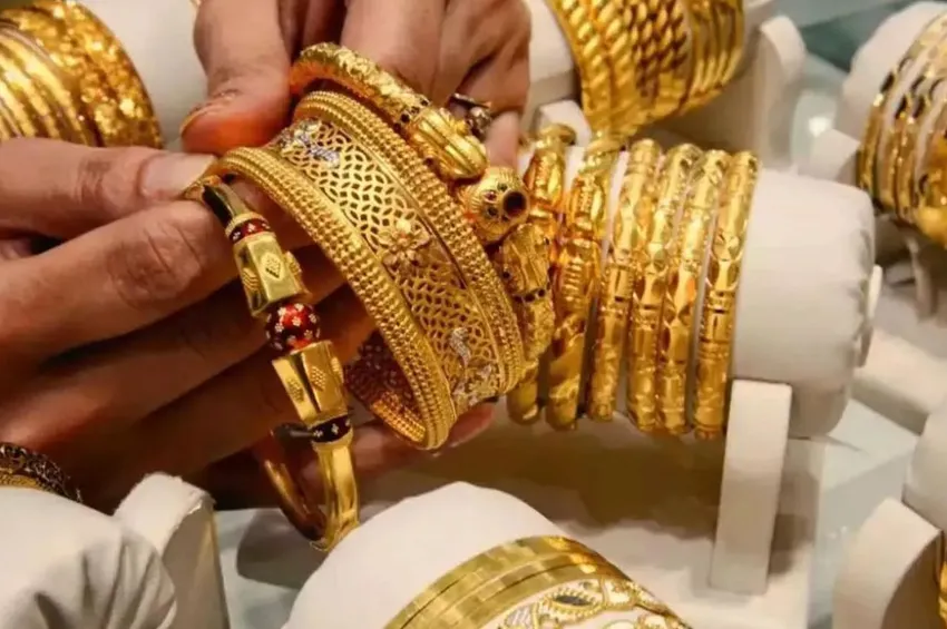 நகை பிரியர்களுக்கு ஷாக் நியூஸ்.. அதிரடியாக உயர்ந்த தங்கம், வெள்ளி விலை!